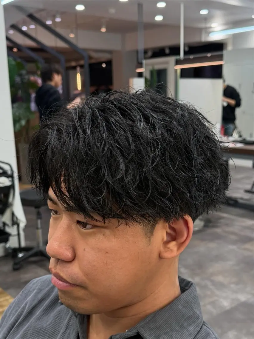 ミディアム メンズ カット パーマ トリートメント パーマ特化美容師🔥 フジモト ライのヘアスタイル
