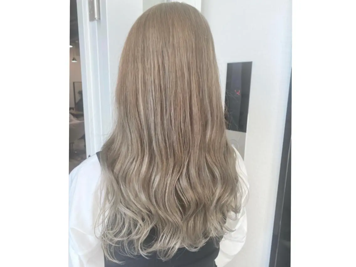 ロング カット ヘアカラー トリートメント ＳＨＩ ＺＵのヘアスタイル