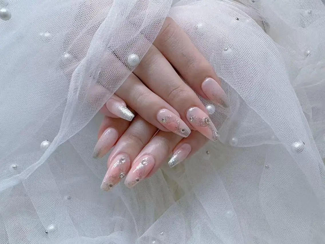 ネイル 長さ出し フレンチネイル ジェルネイル マグネットネイル ミラーネイル ハンドネイル ハンドケア The Nail & Eye Lashの眉毛・アイブロウイメージ