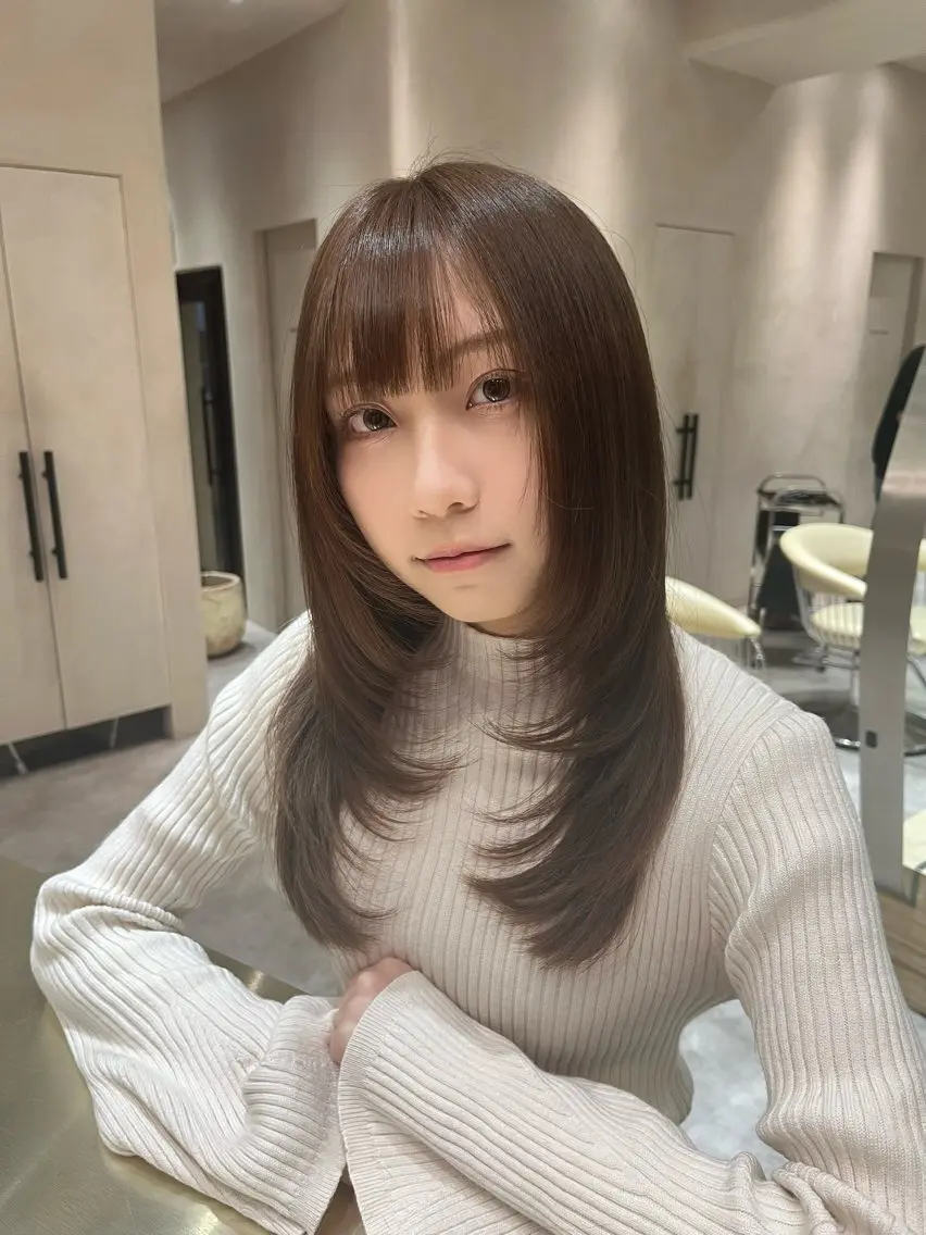 セミロング レイヤーカット 小顔カット カット ヘアカラー トリートメント レイヤー似合わせ 透明感カラーりきやのヘアスタイル