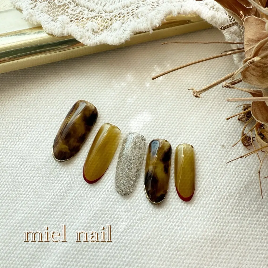 ネイル べっ甲ネイル フレンチネイル 赤色 冬ネイル miel nailのネイルデザイン