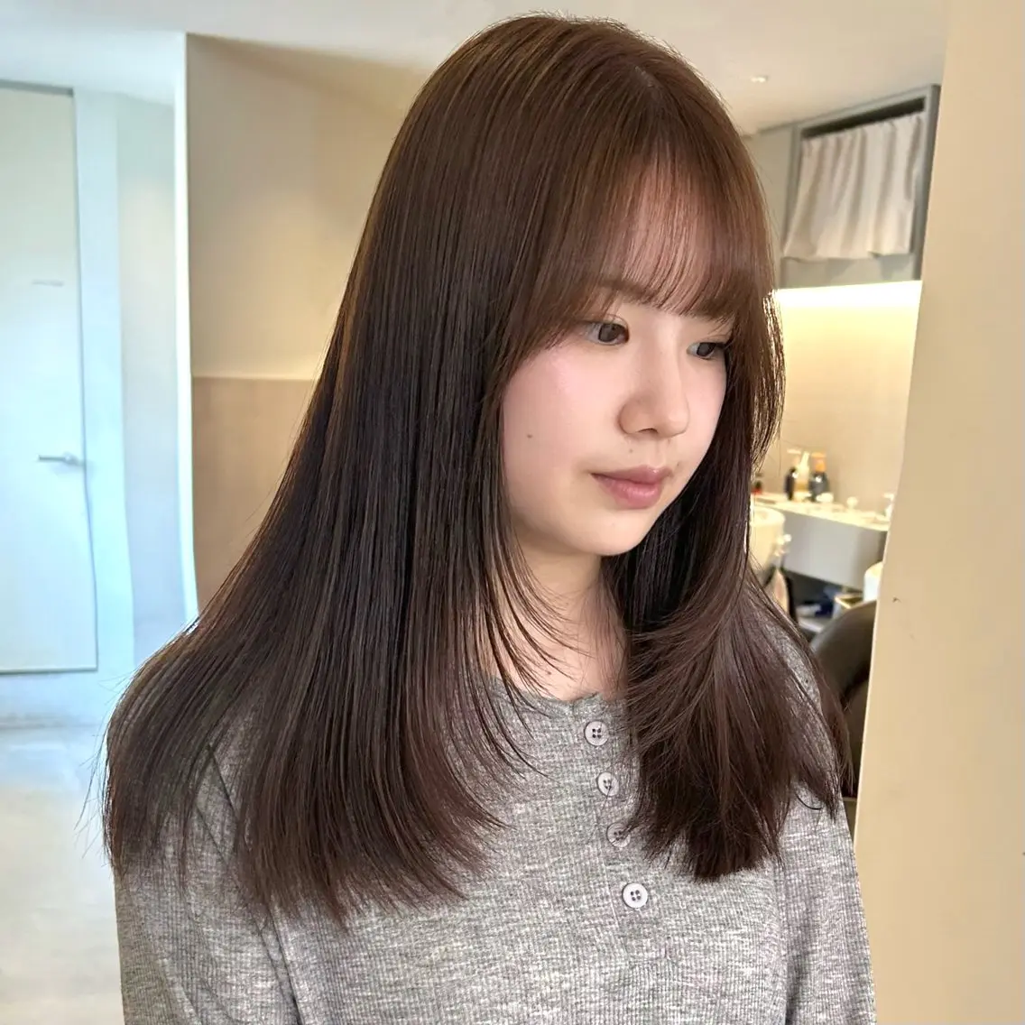 セミロング カラー ブリーチ 透明感カラー ダブルカラー ブリーチなしカラー 顔まわりレイヤー カット ヘアカラー トリートメント nonoka オリーブ/レイヤーのヘアスタイル
