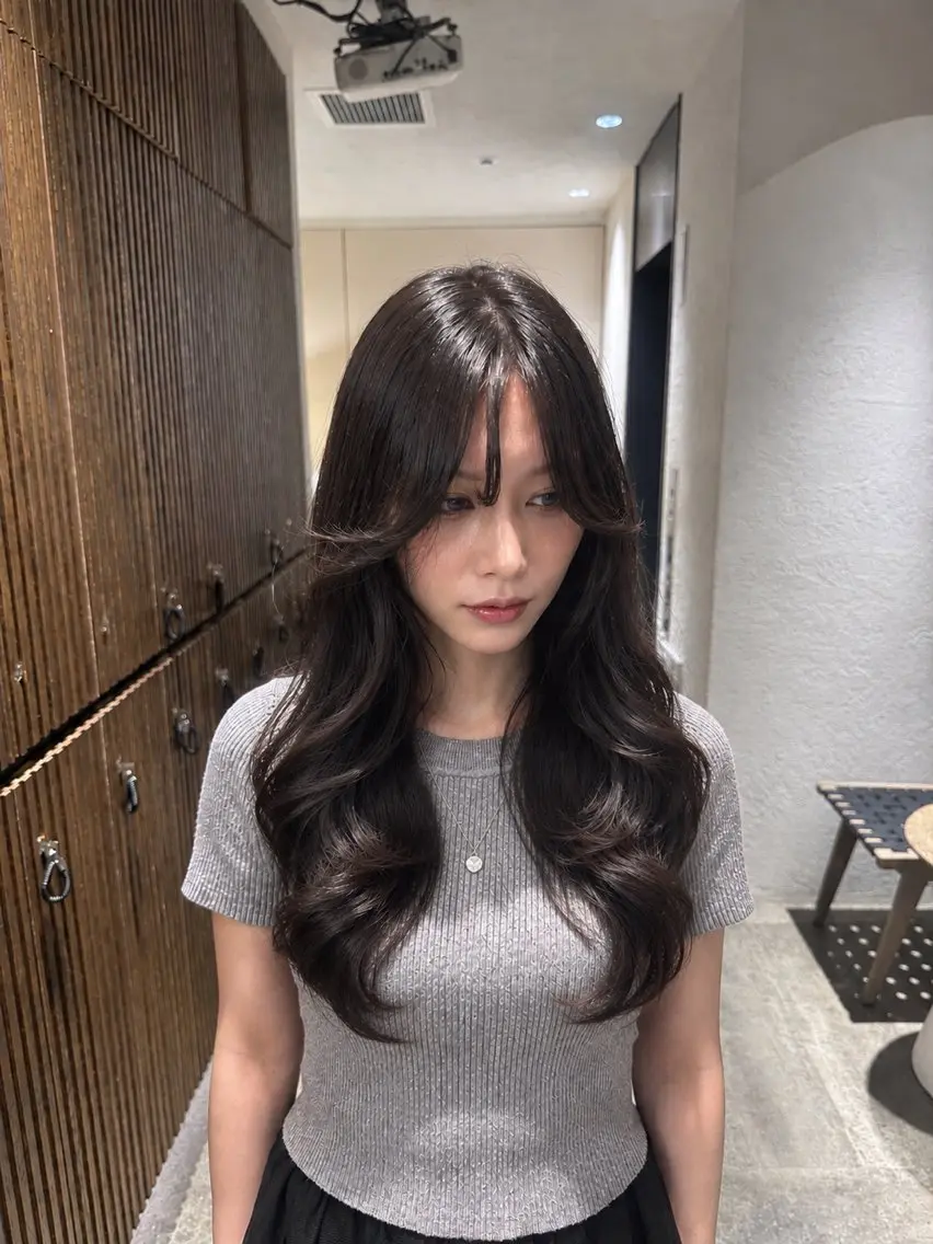 ロング カラー 韓国風ヘア レイヤーカット カット 渋谷/切りっぱなし レイヤー/ブリーチのヘアスタイル