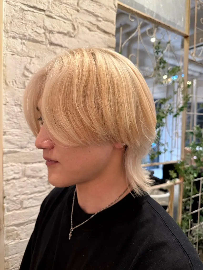 カラー メンズ ブロンド ホワイトブロンド 美濃 咲穂のヘアスタイル