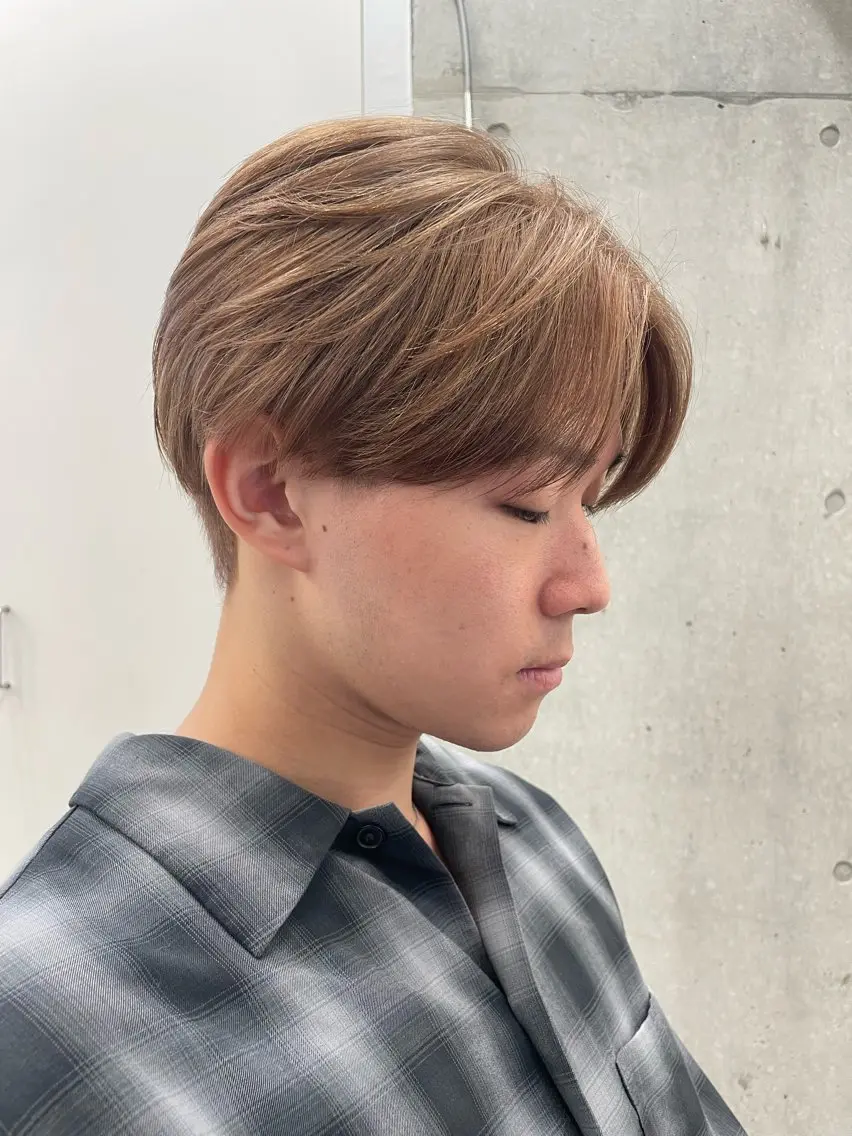 ショート ハイトーン💎 ホワイトベージュ坪谷のヘアスタイル