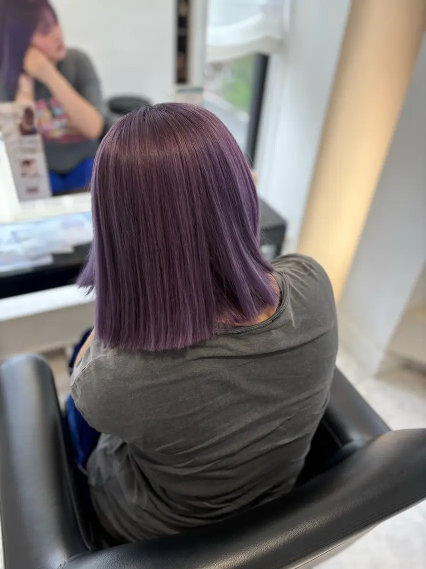 ミディアム パープルカラー 浜崎 千亜のヘアスタイル