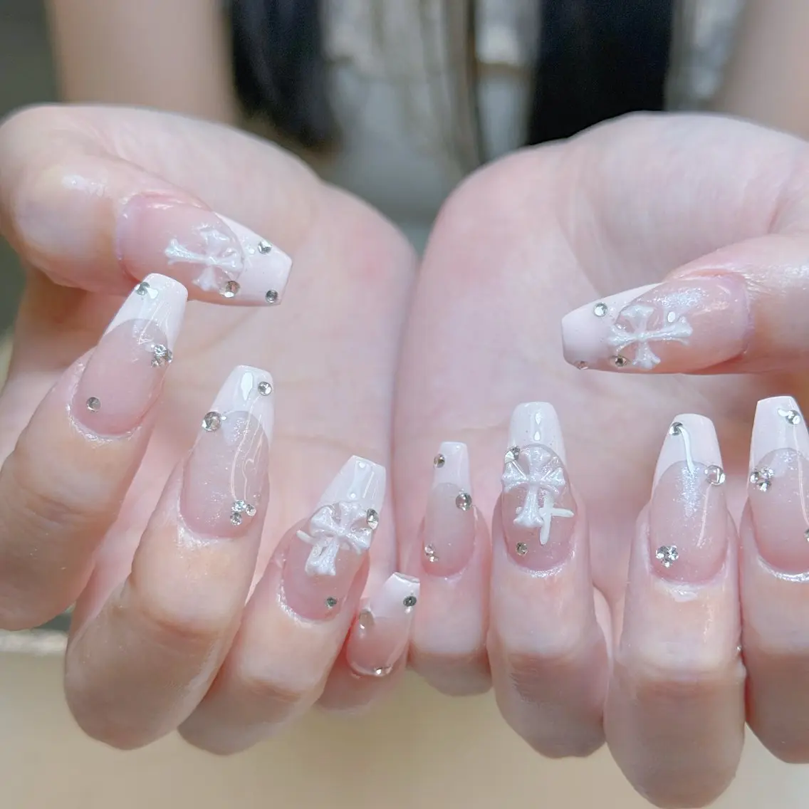 ネイル チークネイル 長さ出し フレンチネイル ジェルネイル ガラスフレンチ ハンドネイル anh nail anne🤍のネイルデザイン