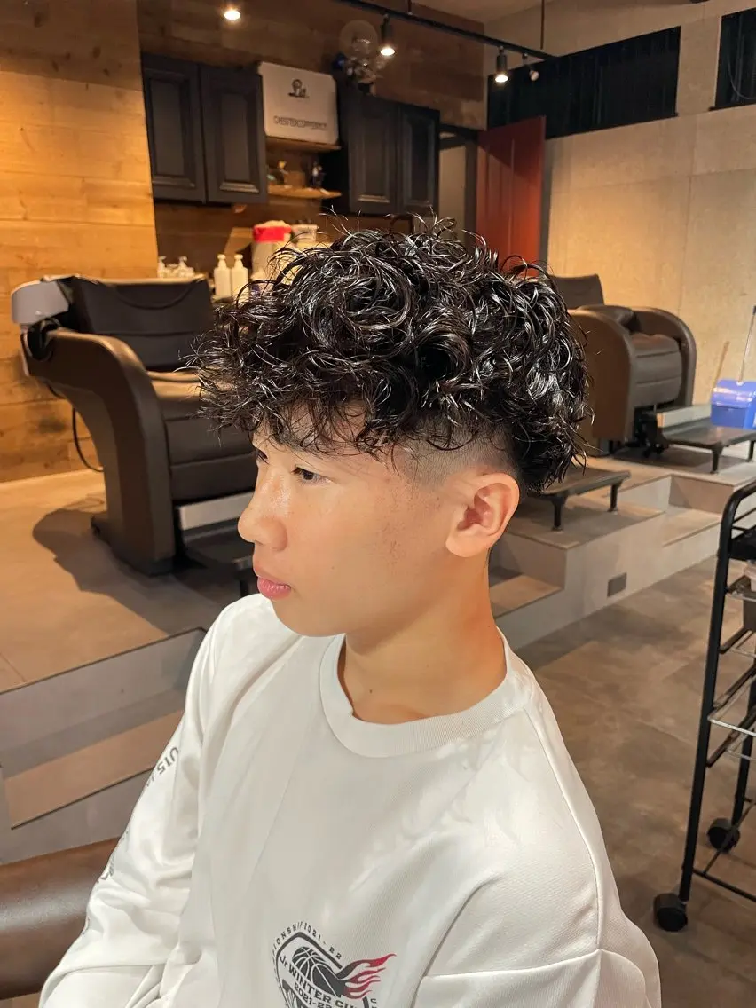 パーマ メンズ スペインカール lit. 濵崎寛太のヘアスタイル