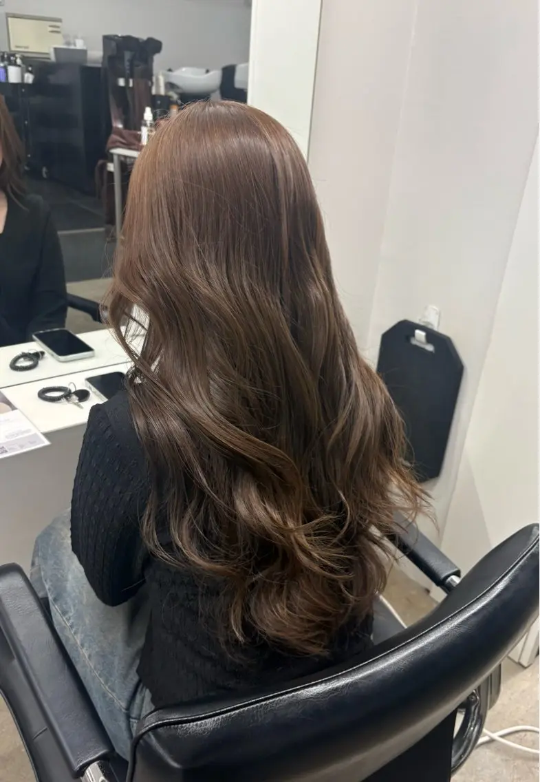 ロング カラー ブリーチ ブラウンカラー 透明感カラー グレージュ ブリーチなしカラー ヘアカラー トリートメント OMURA MINORIのヘアスタイル