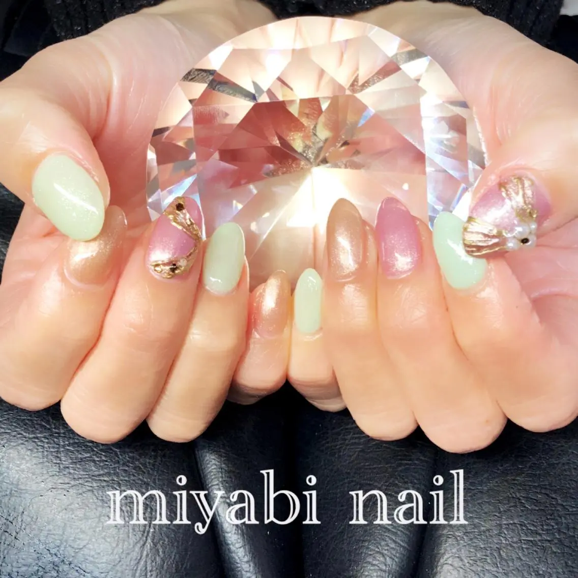 ネイル アートネイル ブラウン ゴールド ミラーネイル 持ち込み ハンドネイル miyabi nail 桂川駅近くのネイルデザイン