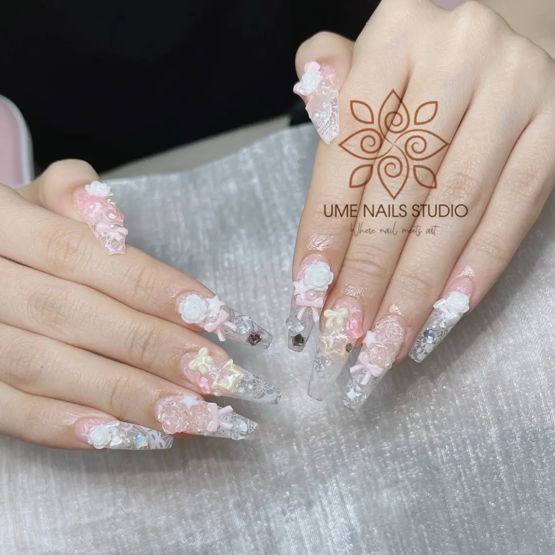 ネイル チークネイル クリアネイル ガーリー キラキラネイル 韓国ネイル Ume Nail Studioのネイルデザイン
