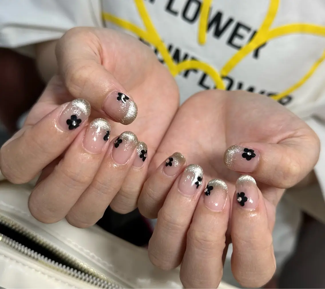 ネイル LAVISH nanamiのネイルデザイン
