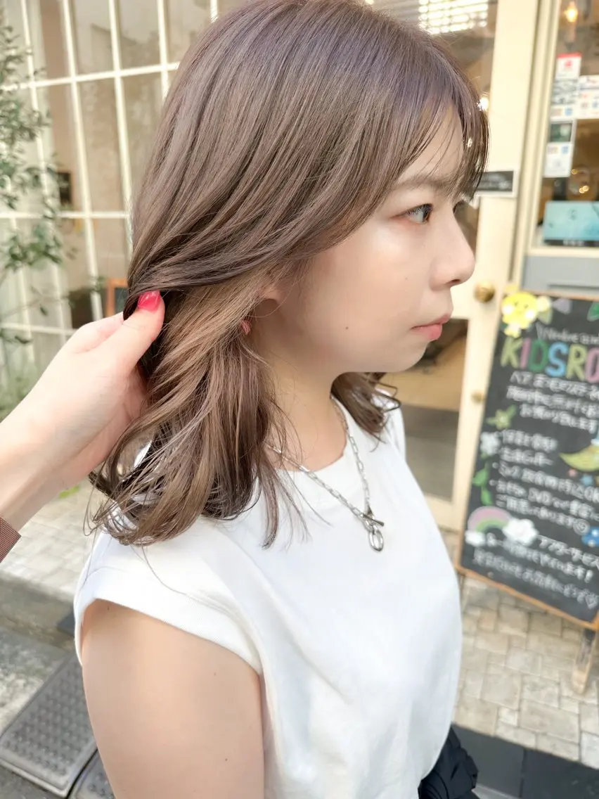 ミディアム カラー ベージュカラー インナーカラー ホワイトベージュ ヘアカラー ✨カラー支持No.1 🧸ワキ カナコ🧸のヘアスタイル