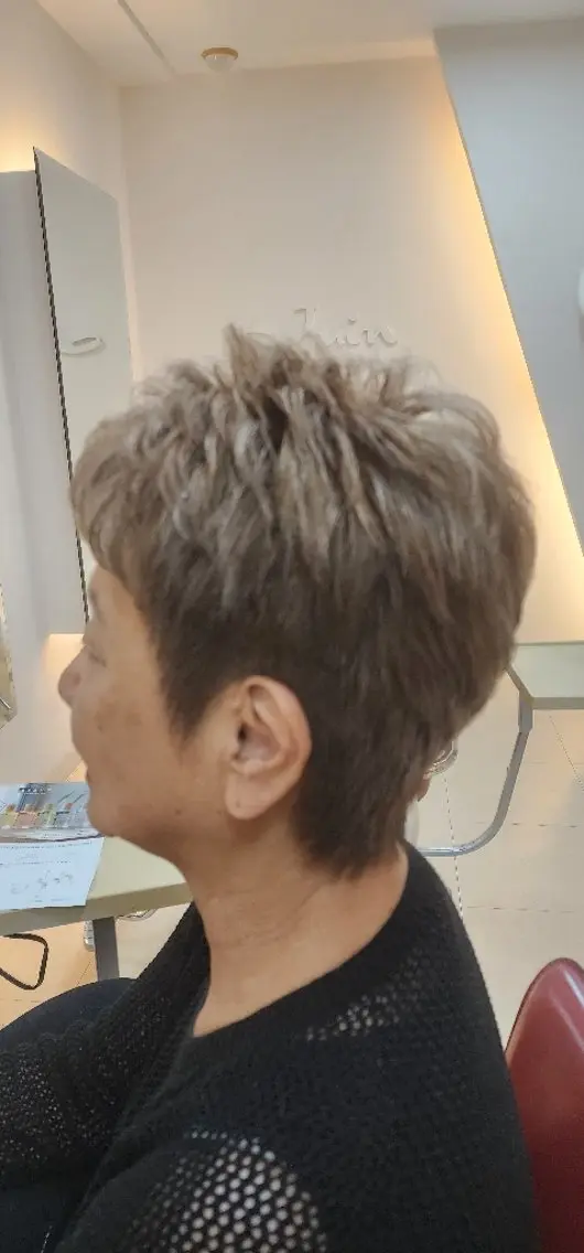 ショート カラー ブルーカラー シルバー hairmake Juinのヘアスタイル