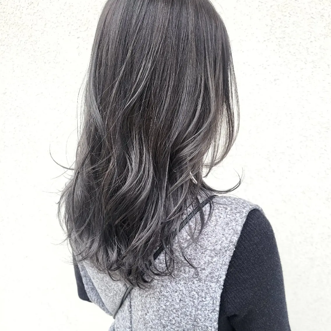 セミロング アッシュ ミルクティーブラウン 無藤 彩のヘアスタイル