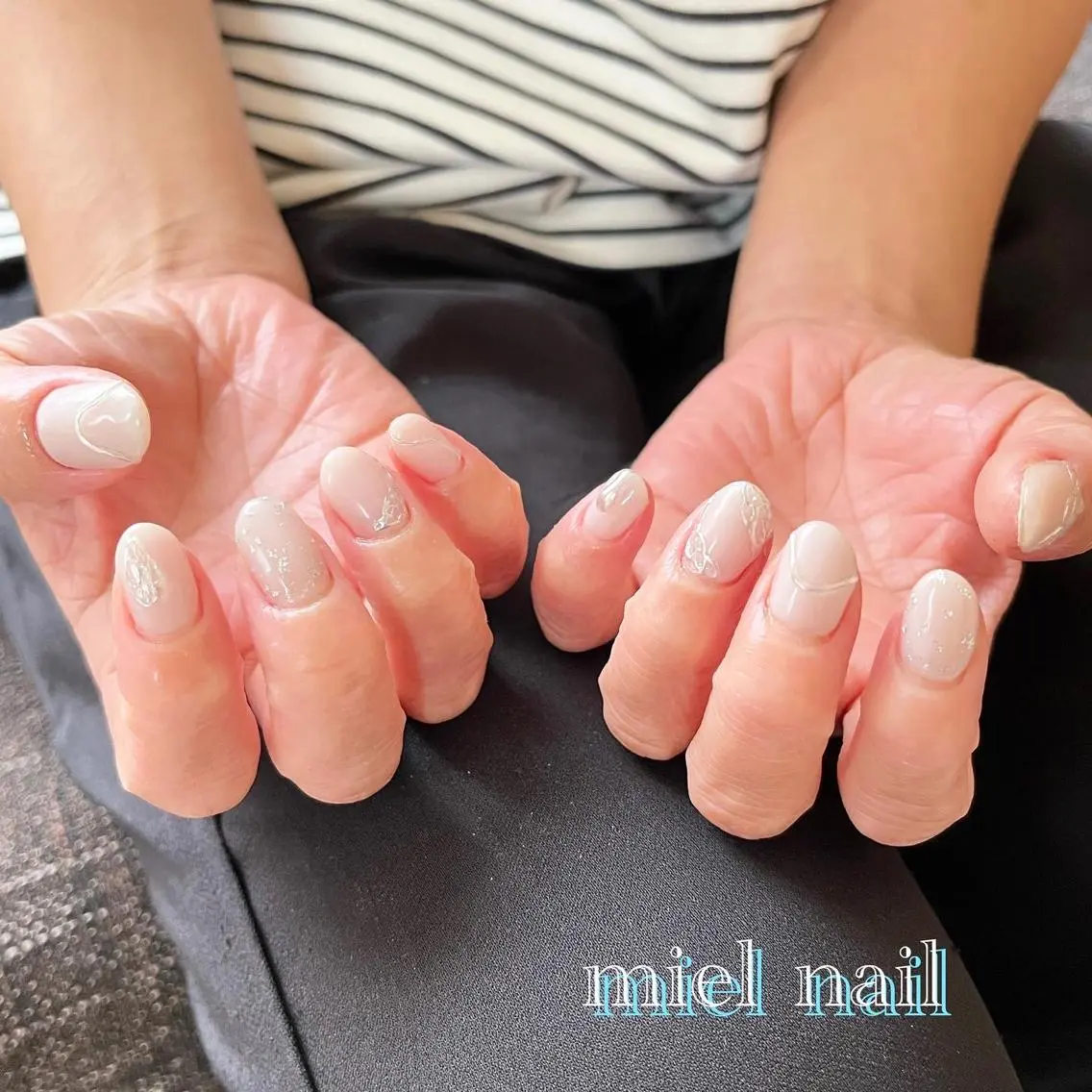 ネイル ミラーネイル 持ち込み ニュアンスネイル シルバー 夏ネイル ハンドネイル miel nailのネイルデザイン