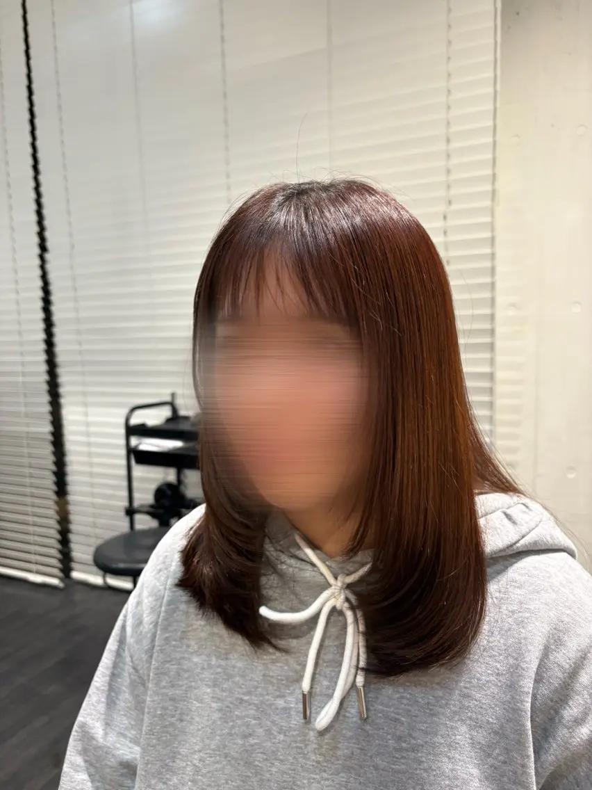 ミディアム 顔まわりレイヤー 顔周りカット レイヤーカット 細田 碧のヘアスタイル