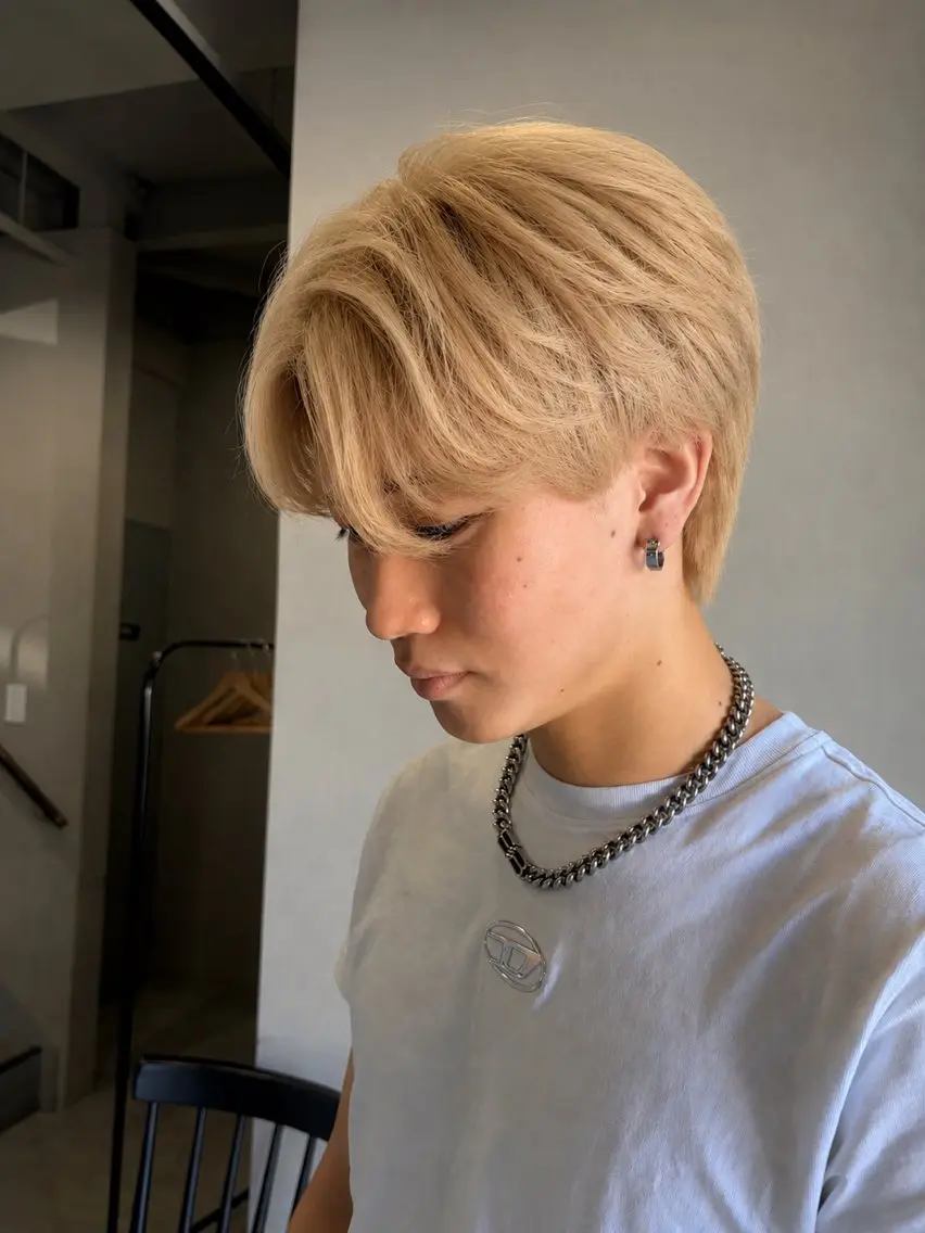 ショート カラー メンズ メンズブリーチ メンズ韓国風 ベージュカラー ブリーチ 韓国風ヘア カット ヘアカラー トリートメント 佐々木 愛実のヘアスタイル