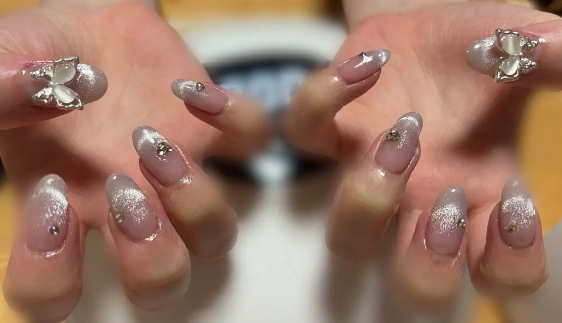 ネイル フレンチネイル マグネットネイル マグネットフレンチ ワンホンネイル あいか✨新宿西口1分 パラジェルのネイルデザイン