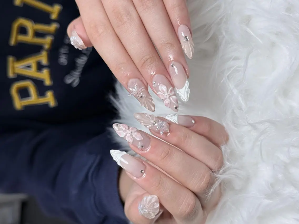 ネイル 長さ出し グラデーション 卒業式 キラキラネイル マグネットネイル Yuu🎀 Belle Nailのネイルデザイン