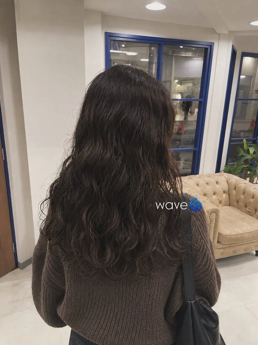 ロング カット パーマ 佐々木 芽衣のヘアスタイル