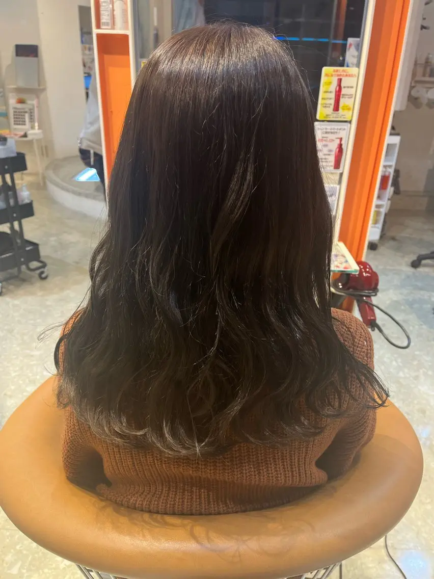 セミロング カラー カット ヘアカラー トリートメント うしだ かおるのヘアスタイル