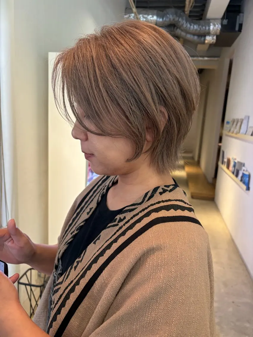 ショート カラー ヘアアレンジ ベージュカラー ブリーチ グレージュ ハイトーンカラー ミルクティーベージュ カット ヘアカラー トリートメント ショート/似合わせ レイヤー/福岡聖容のヘアスタイル