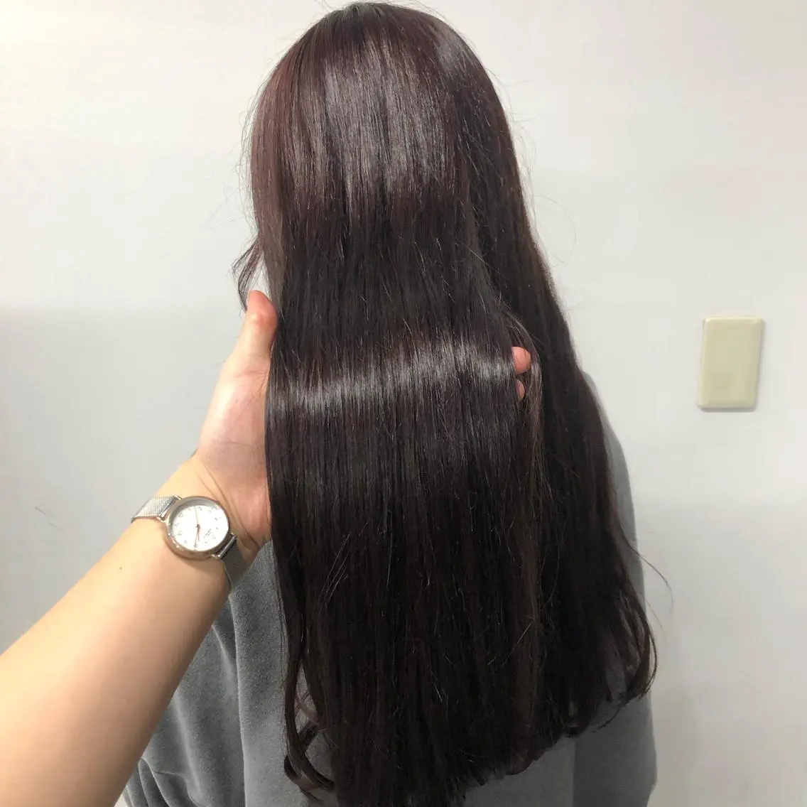 ロング 寒色/ベージュヘア ブリーチありMiOのヘアスタイル