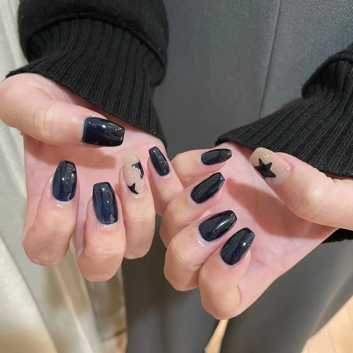 ネイル ネイビー ワンカラーネイル シンプルネイル 山﨑 えり子の眉毛・アイブロウイメージ