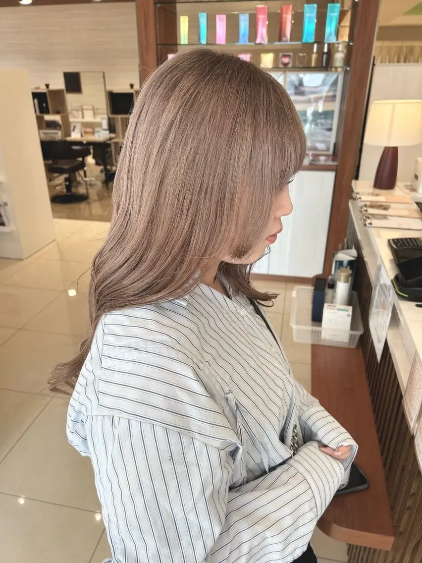 ロング カラー グレージュ ミルクティーグレージュ 河口 勝博のヘアスタイル