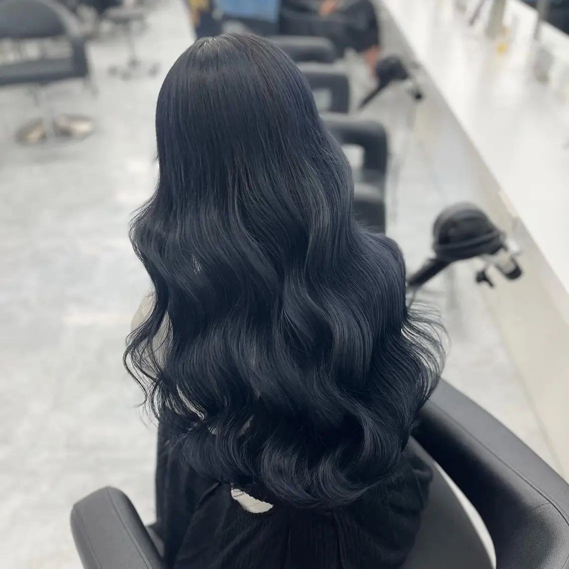 ロング カラー パーマ ヘアアレンジ メンズ キッズ メンズ韓国風 黒髪 ブルーカラー ブルーブラック レッドカラー ヘアカラー トリートメント ヘアセット 髪質改善Ⅰ透明感 艶カラーⅠたつやのヘアスタイル