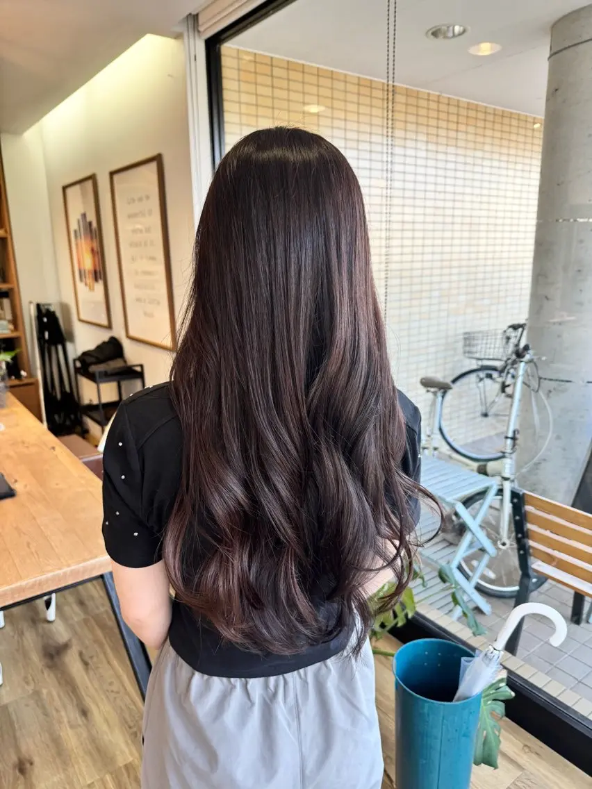 ロング カラー 黒髪 レッドカラー ヘアカラー トリートメント ツキダテ ユイのヘアスタイル