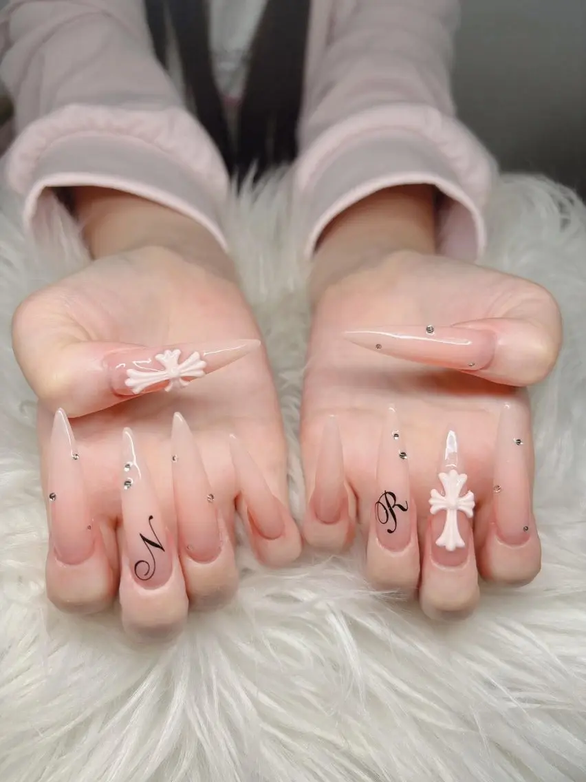 ネイル 長さ出し グラデーション 卒業式 キラキラネイル マグネットネイル Lee Nailsのネイルデザイン
