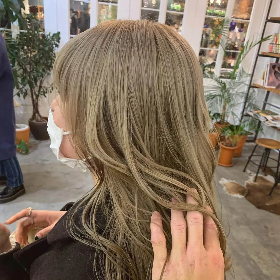 カラー ベージュカラー ハイトーンカラー ハイトーンベージュ ハッシュカット カシマハヤトのヘアスタイル