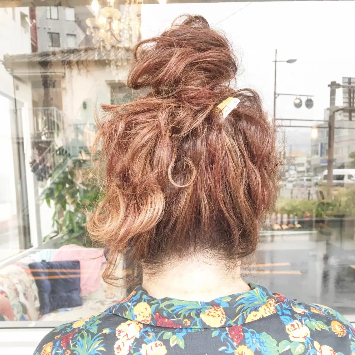 セミロング カラー ヘアアレンジ 切りっぱなしボブ バレイヤージュ ブリーチ グラデーションカラー ハイライトカラー Mariana/ 鶴原-ハイライトのヘアスタイル