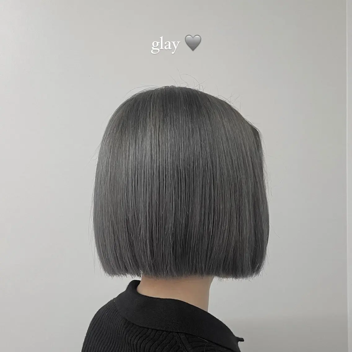 カラー ブリーチ 透明感カラー ハイトーンカラー 蓑輪璃央 ショートカットのヘアスタイル