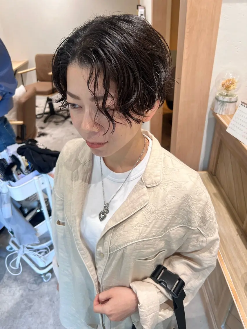 ショート くせ毛 カット ヘアカラー Day .1のヘアスタイル
