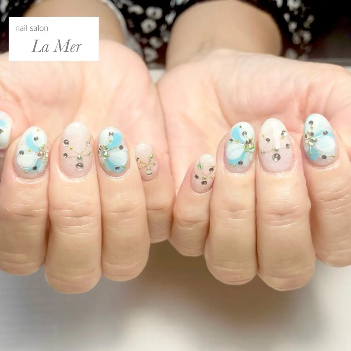 ネイル ブルー フラワーネイル 持ち込み ホワイト nailsalon La Merのネイルデザイン