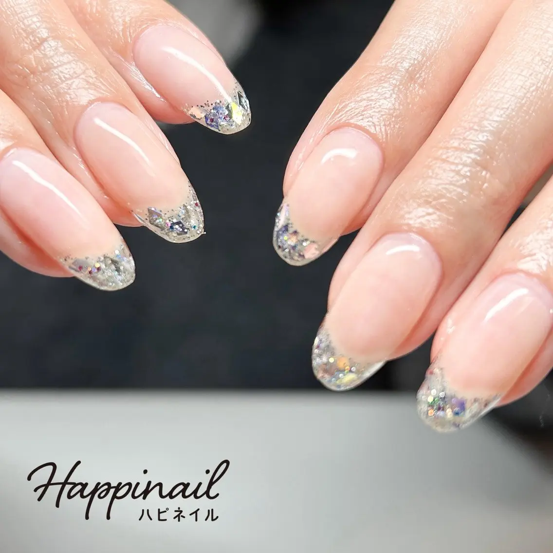 ネイル フレンチネイル ガラスフレンチ 冬ネイル ケアが得意なサロン Happinailのエステ・リラクイメージ