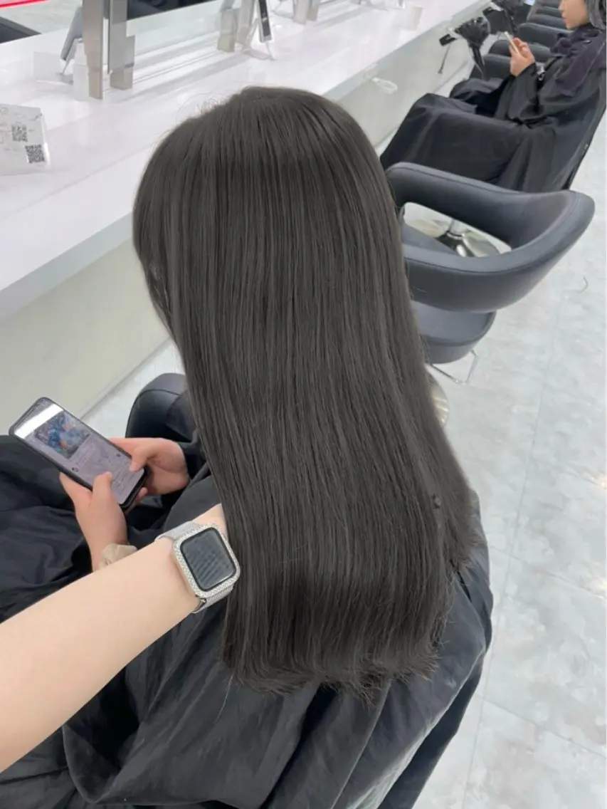 ロング カラー オリーブグレー ヘアカラー トリートメント ラベンダー💜 グレージュ🩶のヘアスタイル
