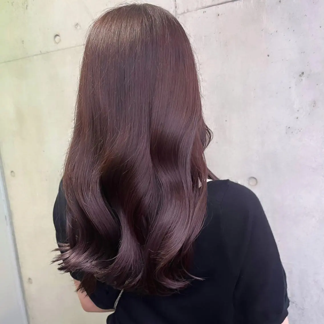 セミロング カラー ブラウンカラー ラベンダーカラー ラベンダーブラウン ヘアカラー トリートメント ヘッドスパ ヘアセット カジュアルを女っぽく 𝗮𝘆𝗮𝗰𝗼のヘアスタイル