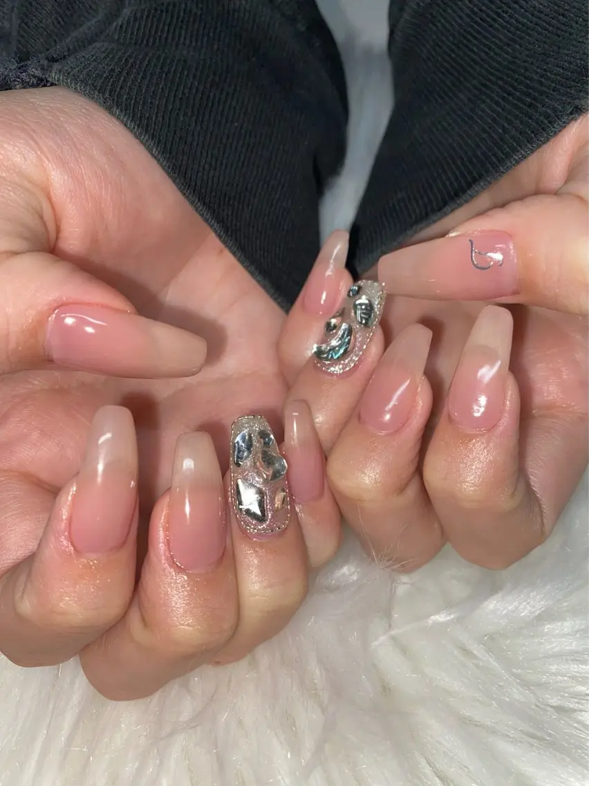 ネイル ゴールド シルバー ハンドネイル ハンドケア 🫧RaLa ⭐︎AYAKA🫧のネイルデザイン