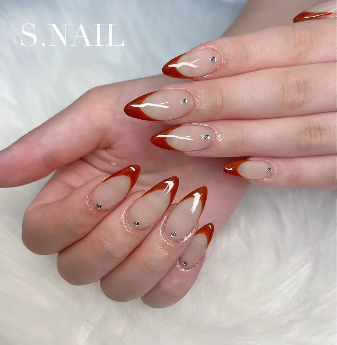 ネイル フレンチネイル ストーンネイル ハンドネイル S.NAIL Suuのネイルデザイン