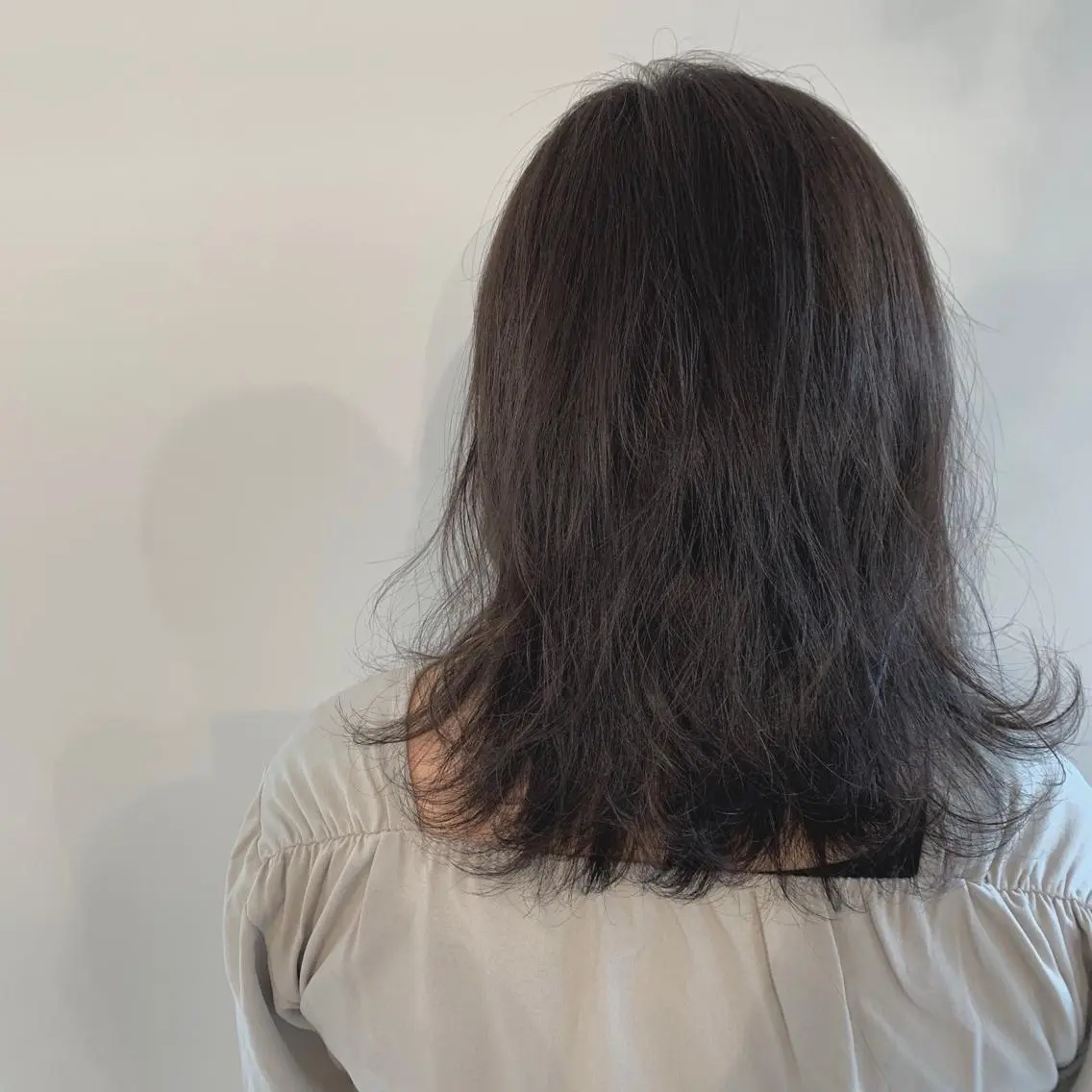 ミディアム カラー パーマ ヘアアレンジ アッシュ 加藤 綾華のヘアスタイル