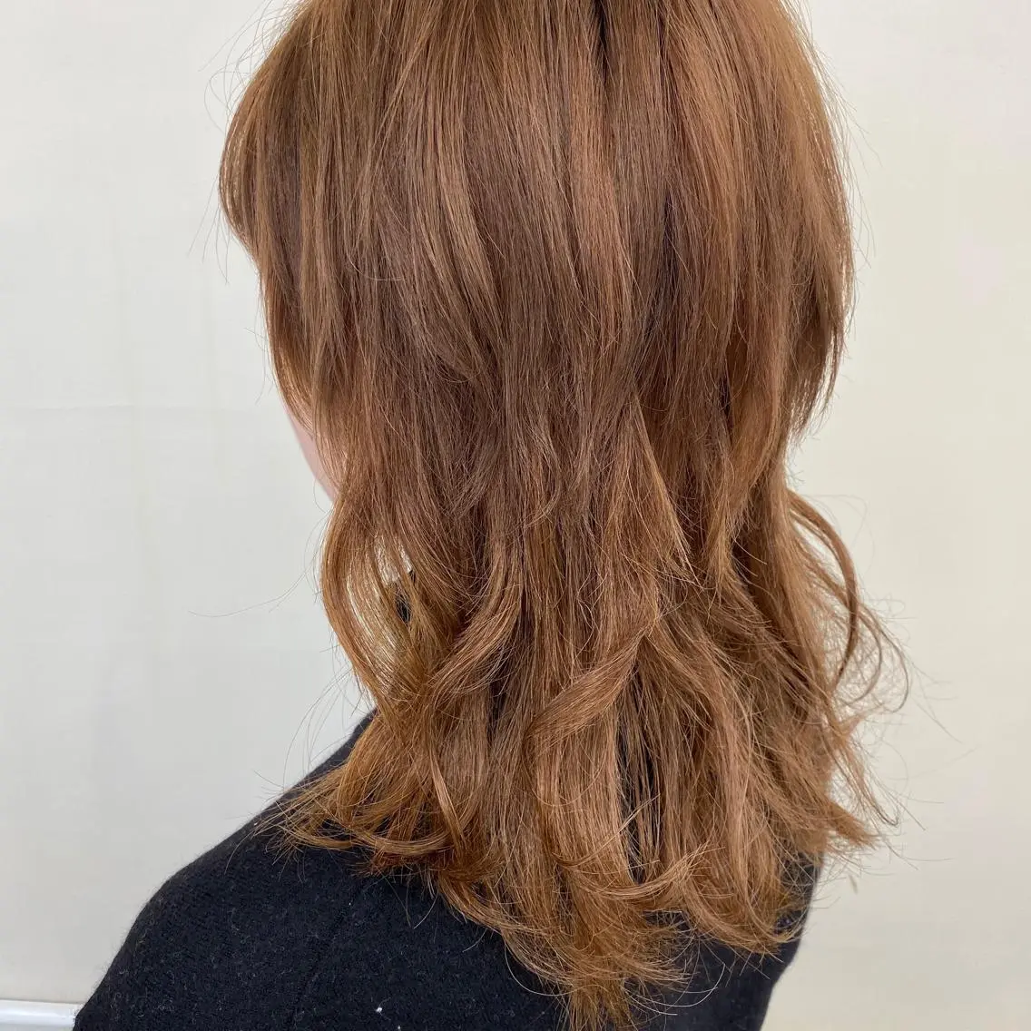 セミロング ウルフカット エクステ ハイトーン 💭黒崎ハルカのヘアスタイル