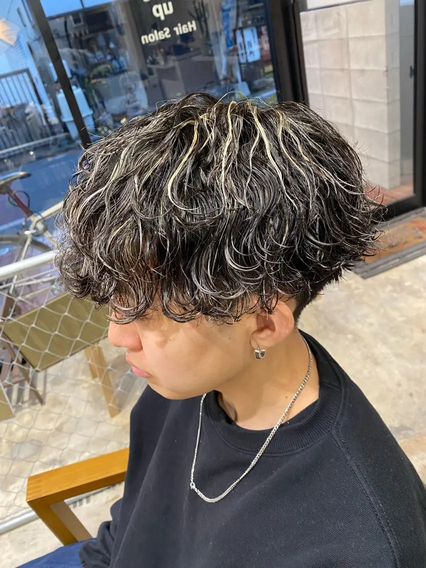 パーマ メンズ フェザーパーマ メンズハイライト メンズパーマ メンズツイストパーマ 波巻きパーマ カット パーマ トリートメント 🌴パーマオタク🌴 長谷川 諒佑🌈のヘアスタイル