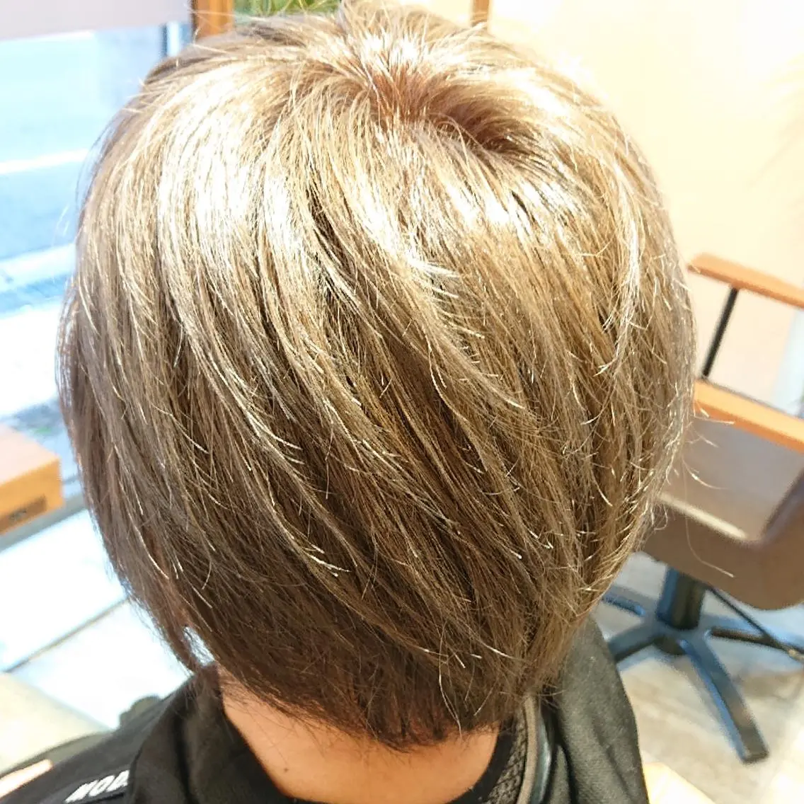 ショート カラー ブリーチ ヘアカラー トリートメント 村田 和志のヘアスタイル