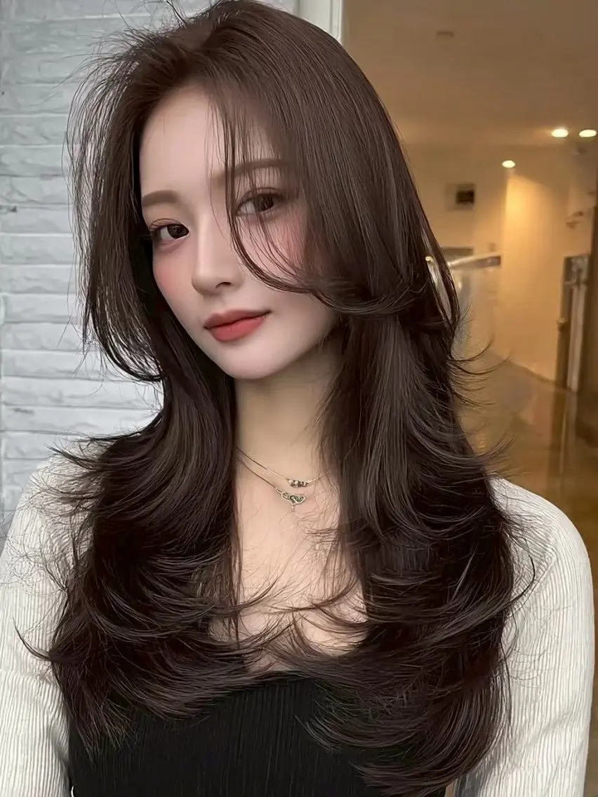 ロング FOCUSJAPAN 🖤艶カラー🖤のヘアスタイル