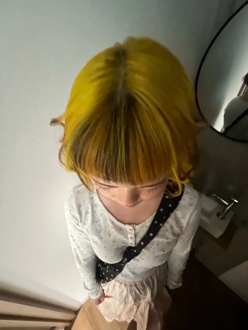 【前髪のみデザインカラー】前髪ブリーチカラー込み➡️4400円の写真