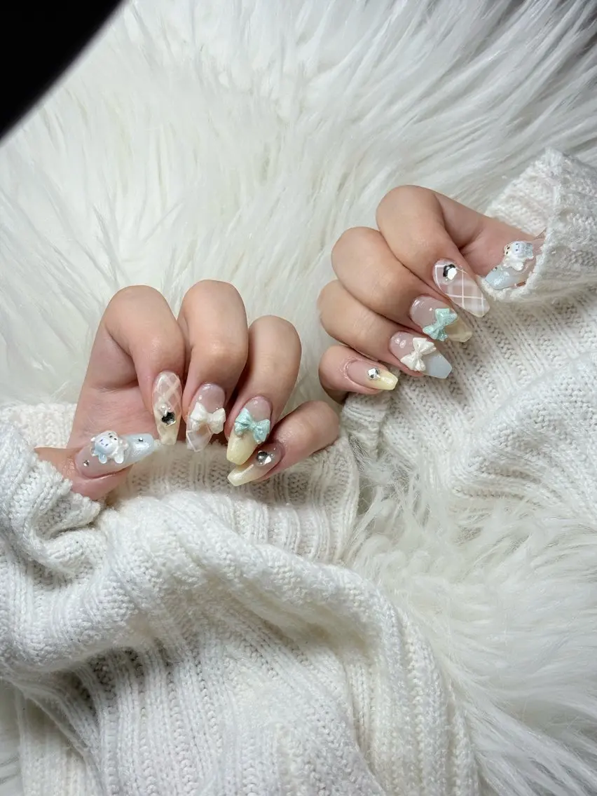 ネイル チークネイル フレンチネイル グラデーション キラキラネイル 韓国ネイル ハンドネイル Risa_ Nailのネイルデザイン
